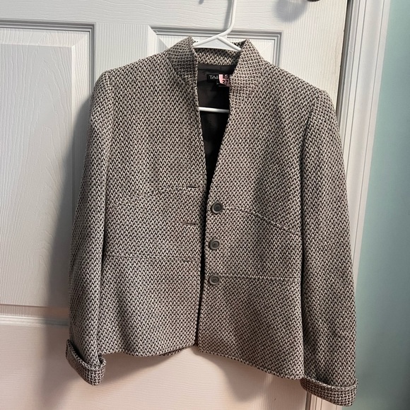 Tahari Jackets & Blazers - Tahari Black and Gray Textured Blazer 100% wool